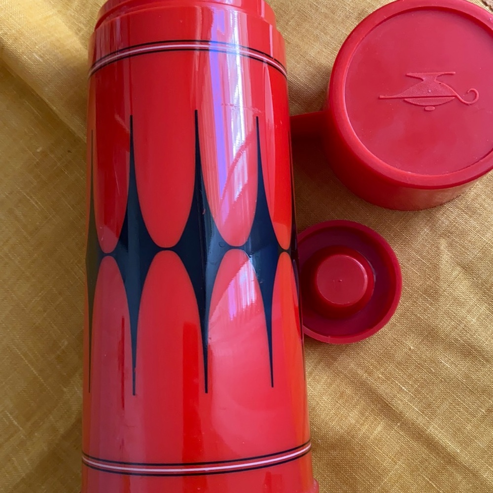 Vintage Aladdin Vanguard thermos bottle